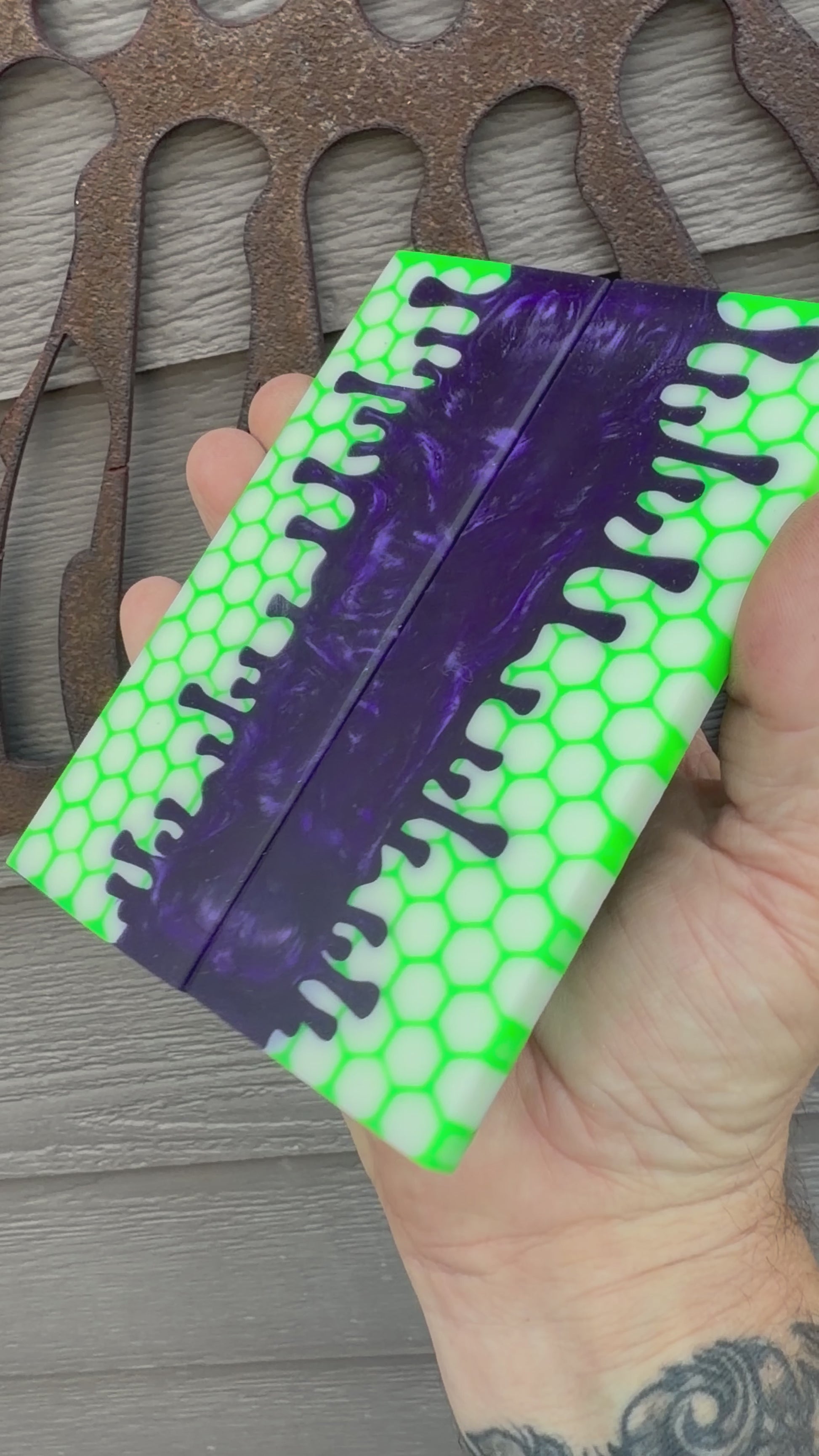 #1881 JHC Purple Drip Hex Scales